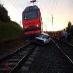 В пригороде Новокузнецка пьяная девушка на ВАЗе столкнулась с поездом
