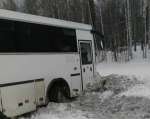 В Кузбассе водитель автобуса чудом избежал ДТП на скользкой трассе