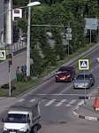В Новокузнецке на машину упал дорожный знак...